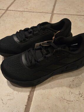 Brand New Adidas Questar 3 M ID6316 Men's Black Size 9.5 Shoes